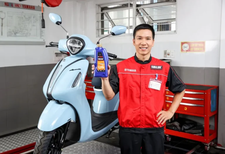 Thay nhớt xe máy hết bao nhiêu tiền? Bảng giá cạnh tranh